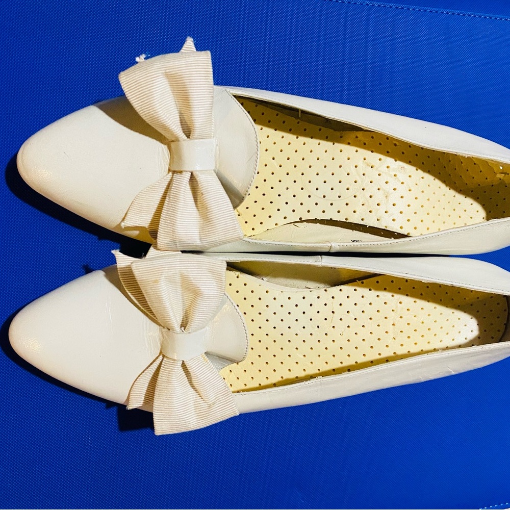 Ann Marino Cream Flats with Elegant Bow